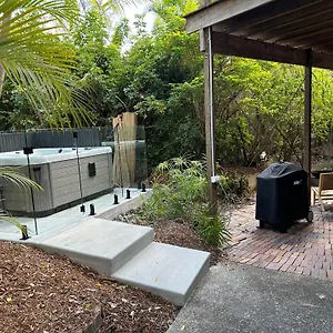 Hunchy Hideaway **** Montville